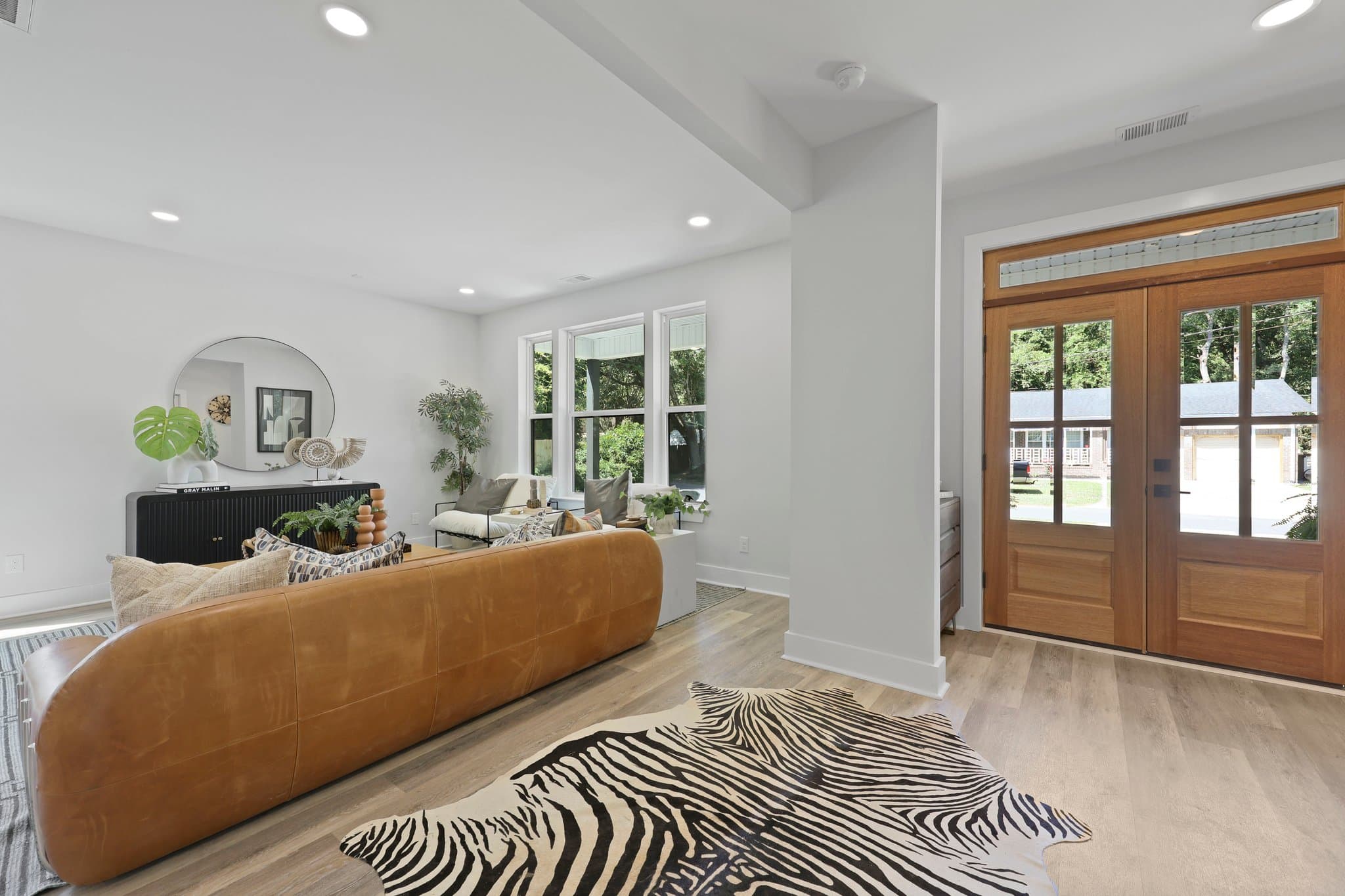 5806 Beverly Drive detail